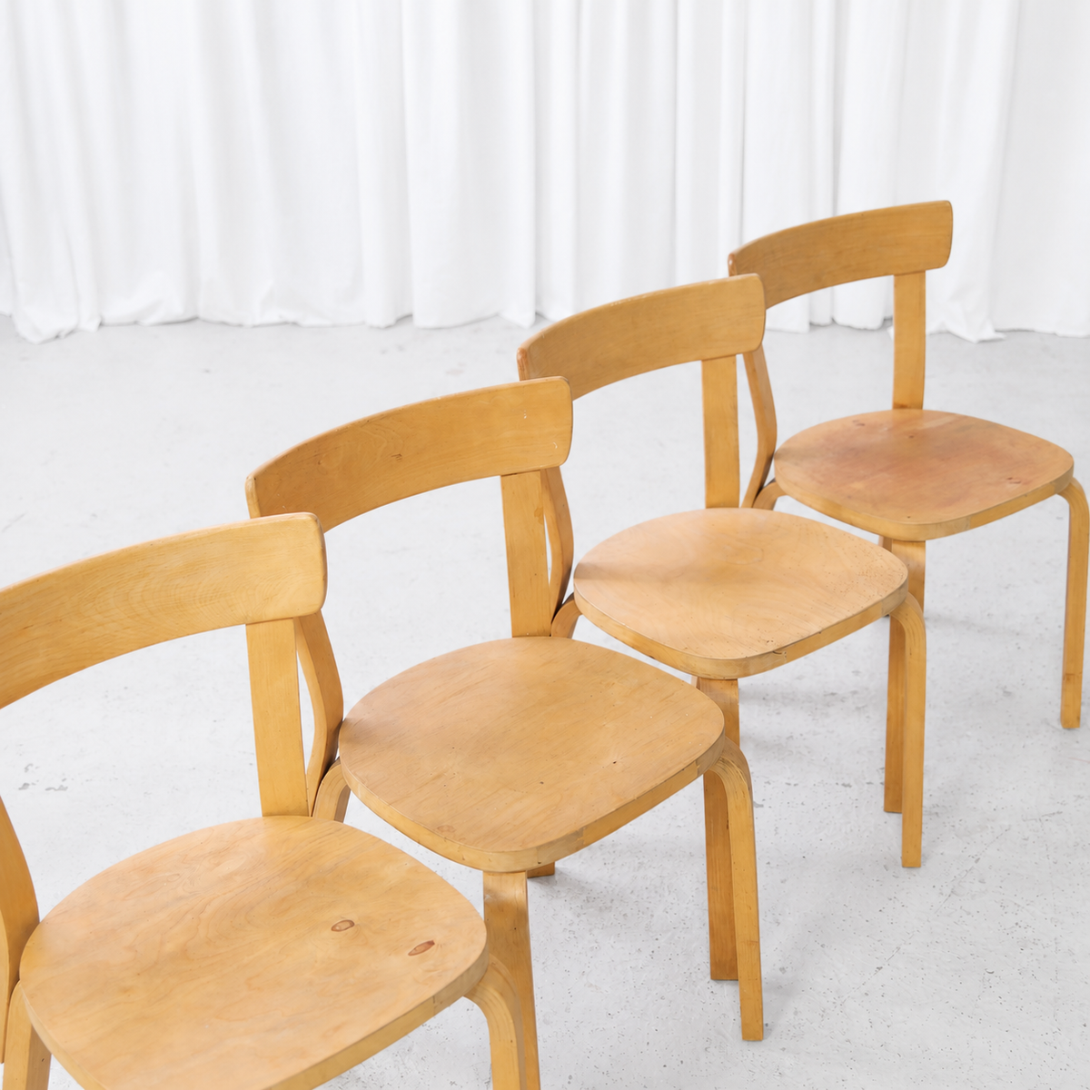 Four 1950s Artek Chair 69 chairs in birch with finger-jointed L-legs