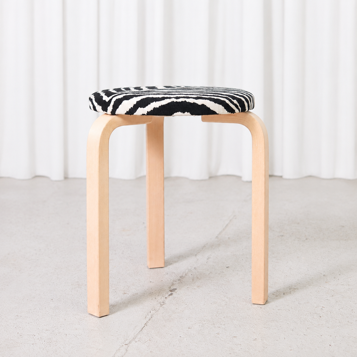 Artek jakkara 60, Zebra-verhoilu