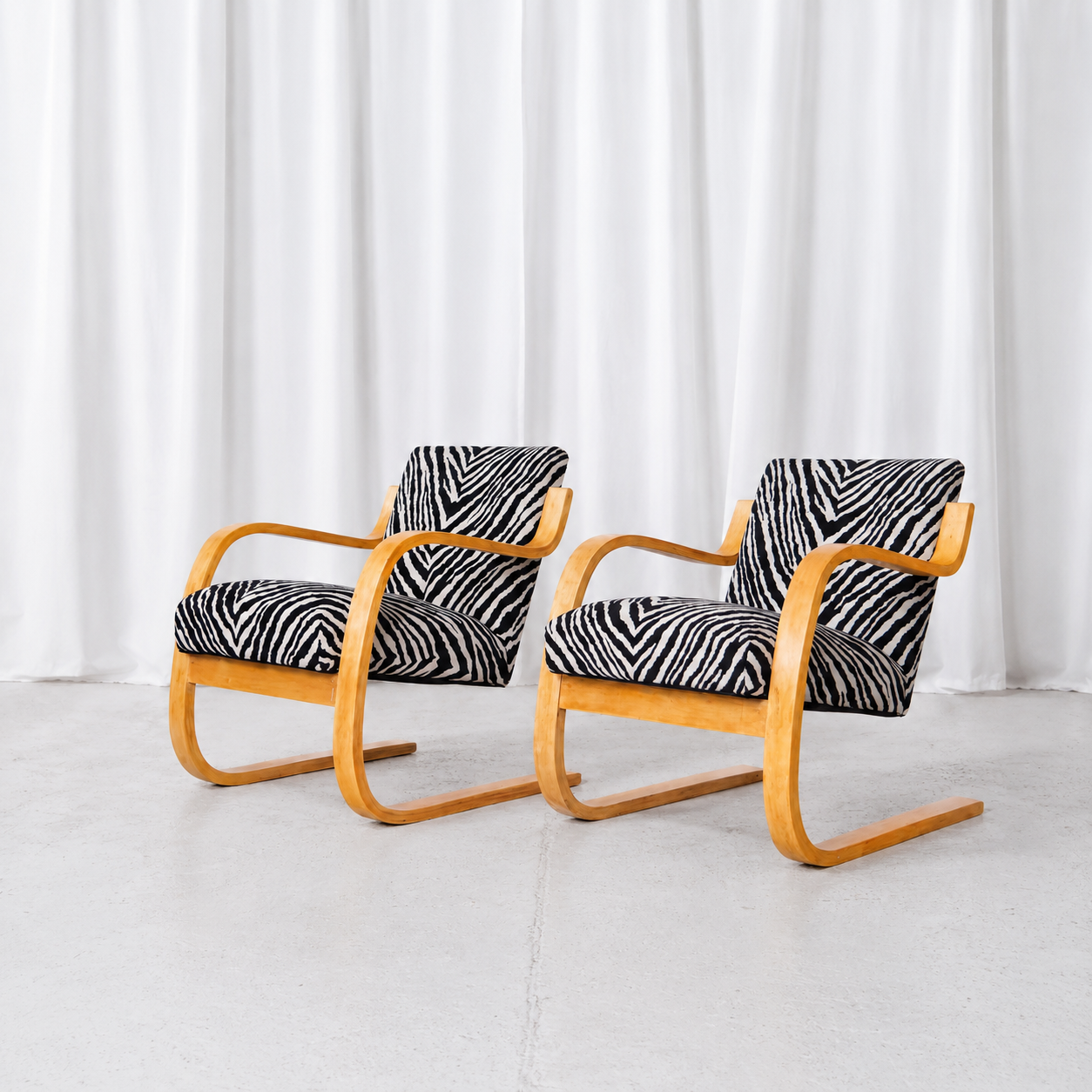 Alvar Aalto Artek 402 -nojatuoli, Zebra-verhoilu