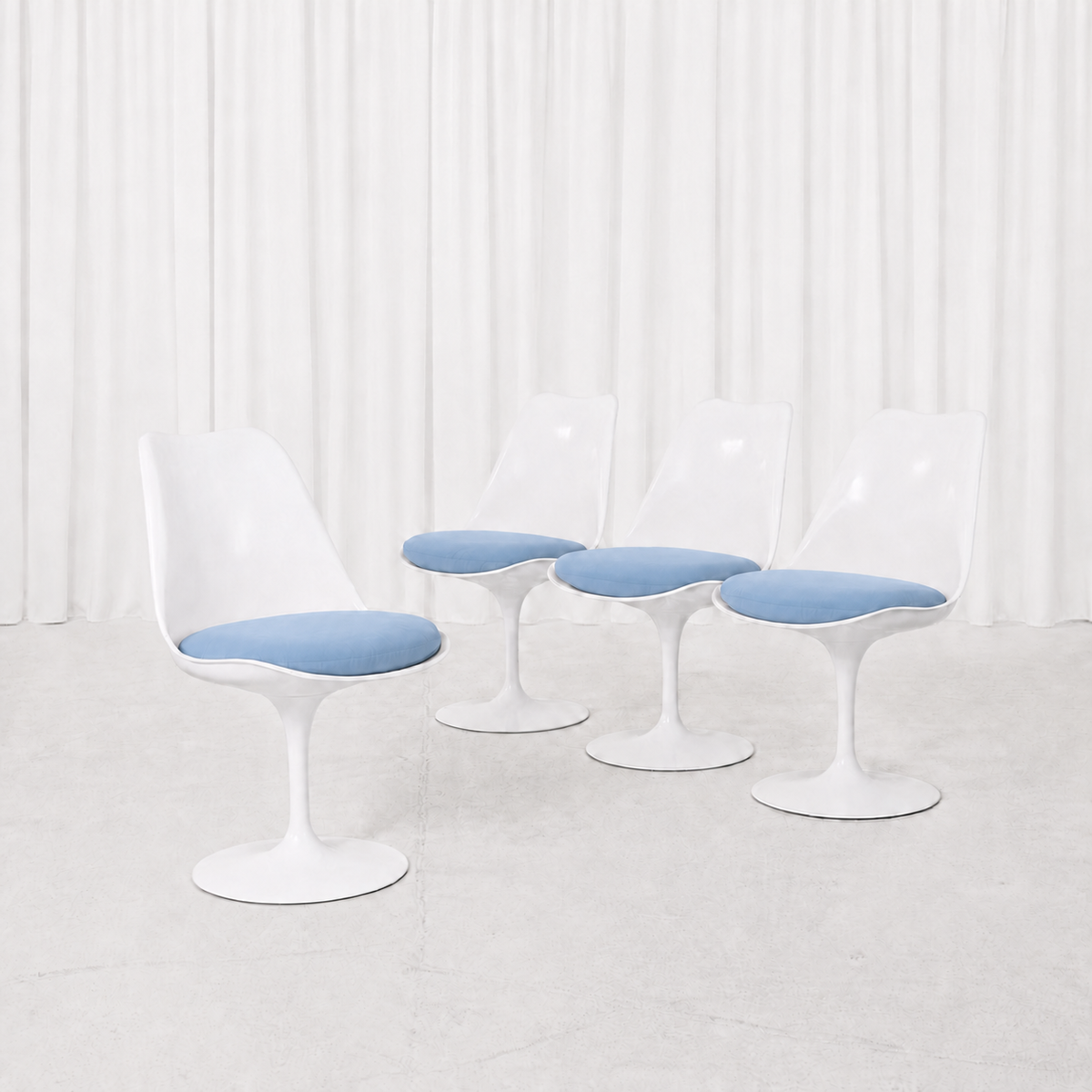 Eero Saarinen Tulip Chair for Knoll in White and Red