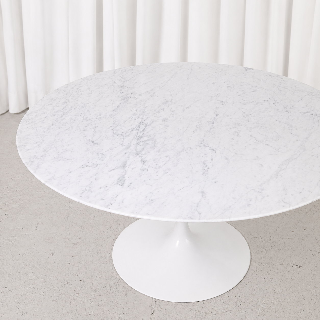 Eero Saarinen Tulip Dining Table by Knoll with White Marble Top
