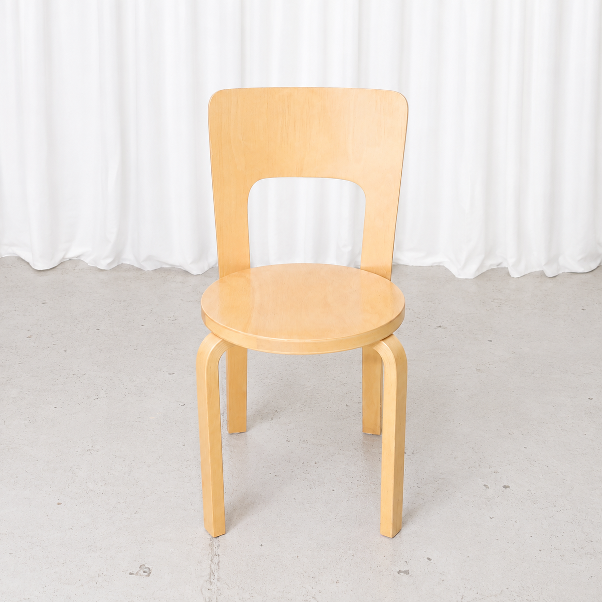 Alvar Aalto 66 -koivutuoli, valmistaja Artek