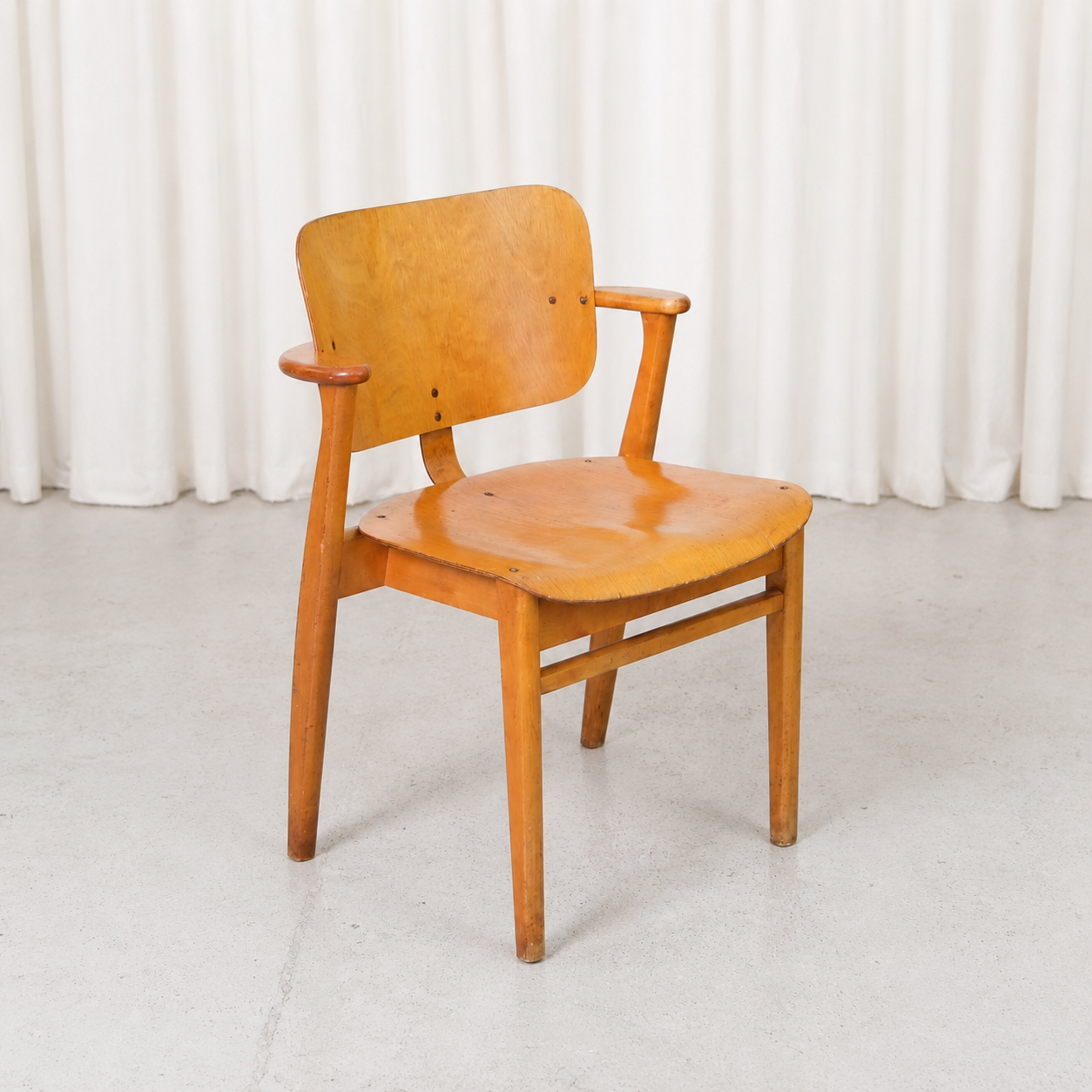 Ilmari Tapiovaara Domus-tuoli, 1950-luku