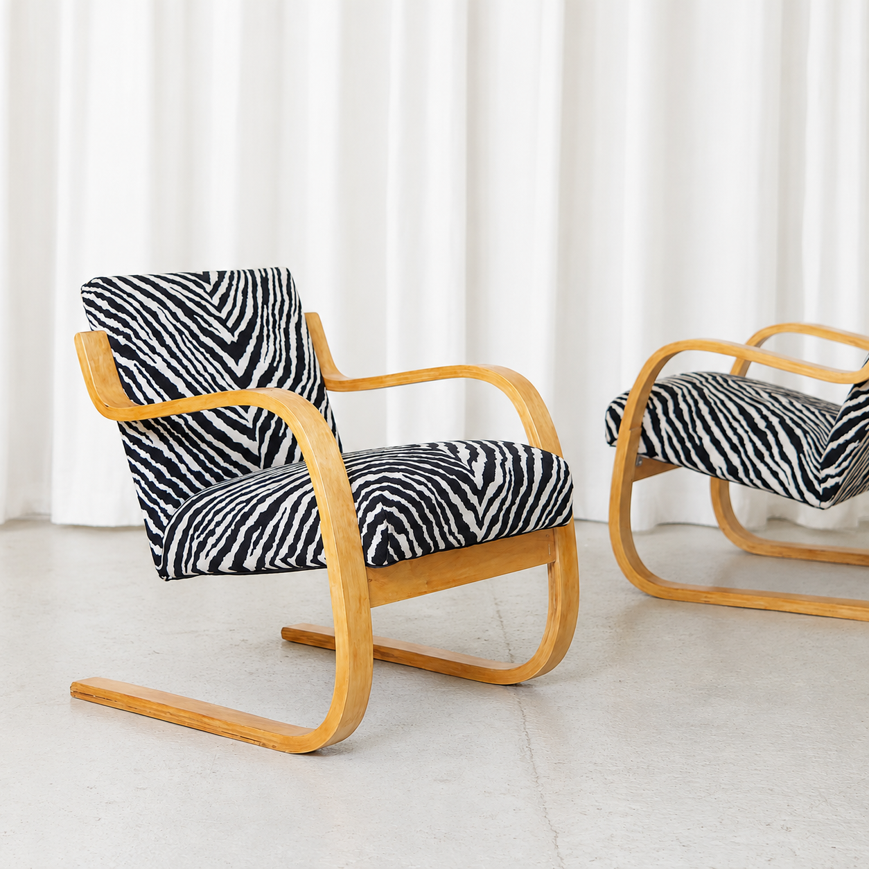 Alvar Aalto Artek 402 -nojatuoli, Zebra-verhoilu