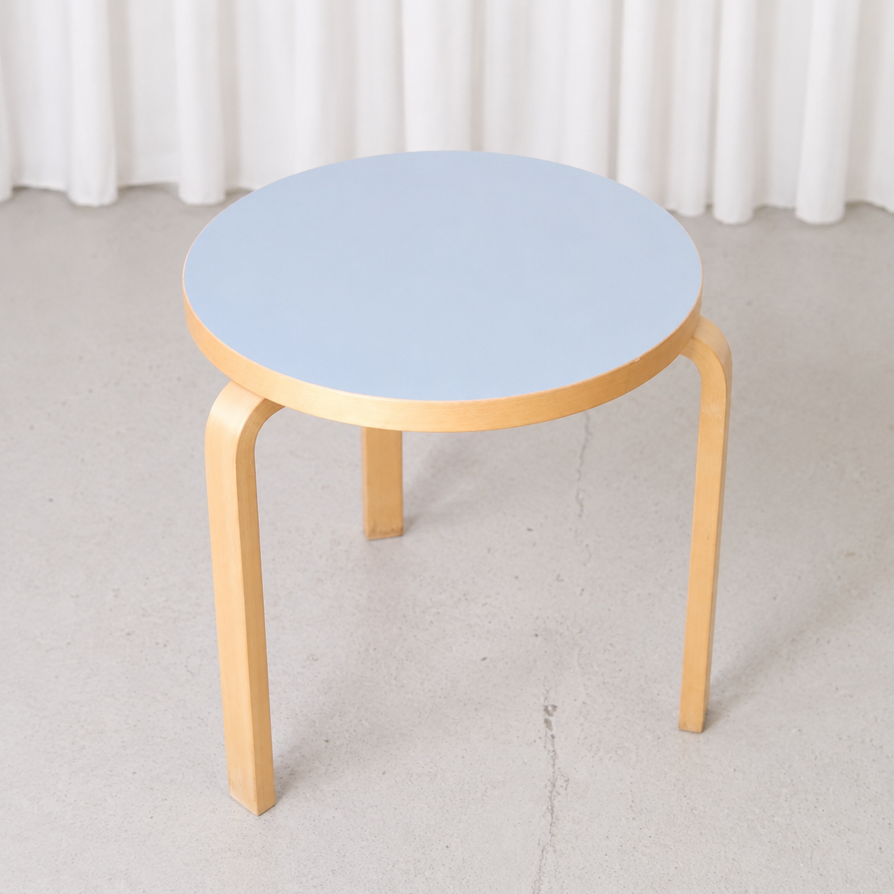 Artek 90C pöytä, vaaleansininen – Alvar Aalto