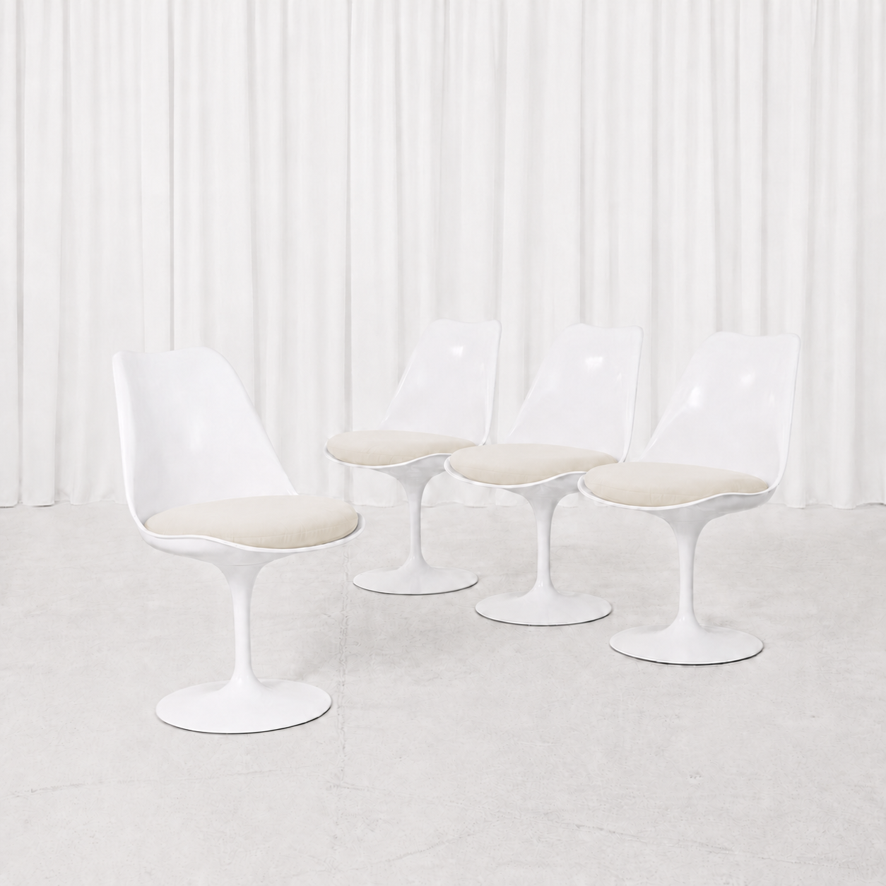 Eero Saarinen Tulip Chair for Knoll in White and Red
