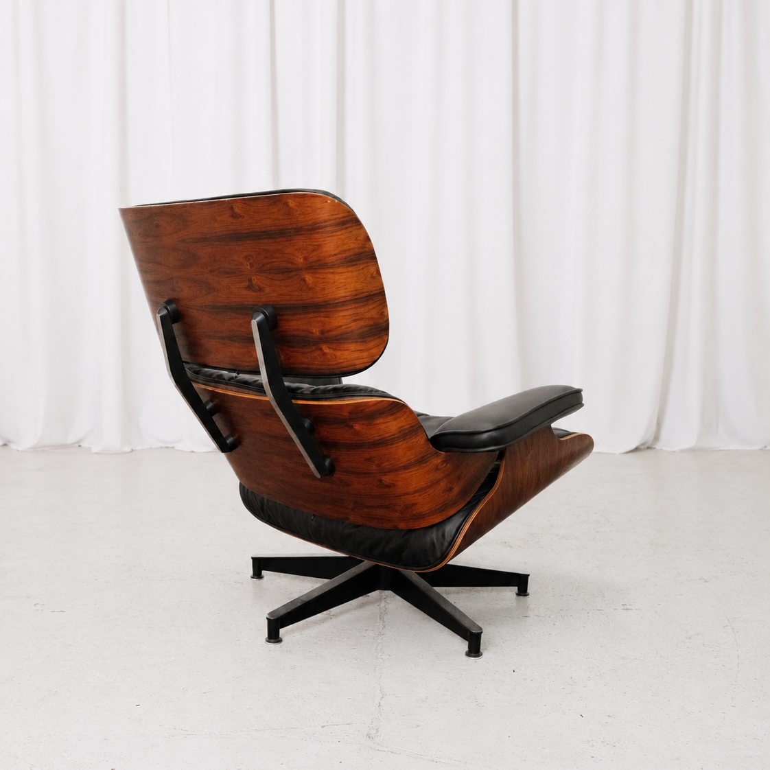 Eames Lounge Chair and Ottoman by Herman Miller in Rosewood and Black Leather