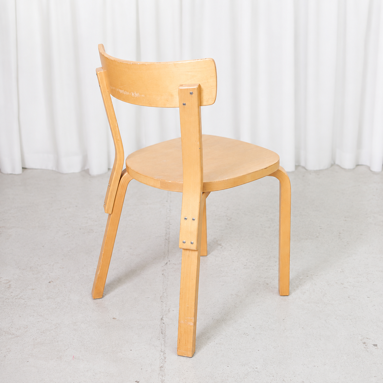 Artek tuoli 69, koivu – Alvar Aalto