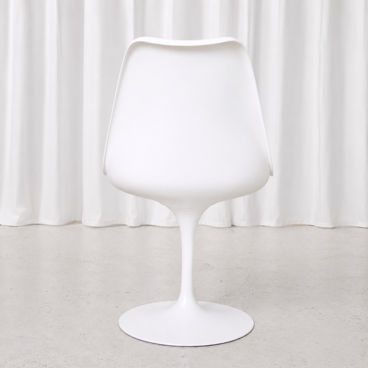 Eero Saarinen Tulip Chair for Knoll in White and Red