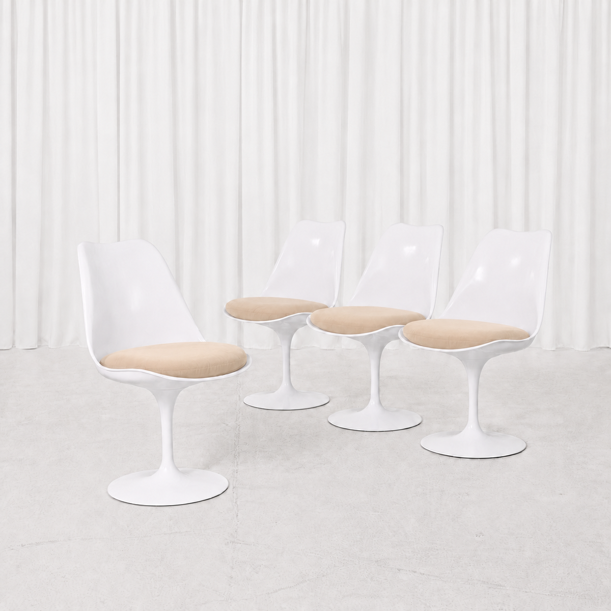 Eero Saarinen Tulip Chair for Knoll in White and Red