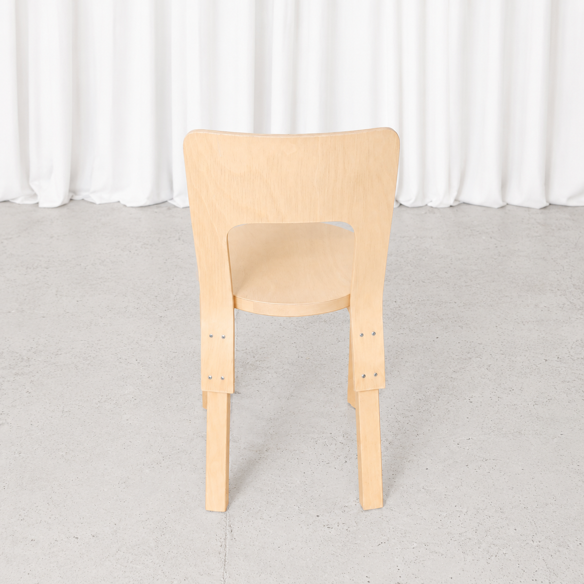 Alvar Aalto 66 -koivutuoli, valmistaja Artek
