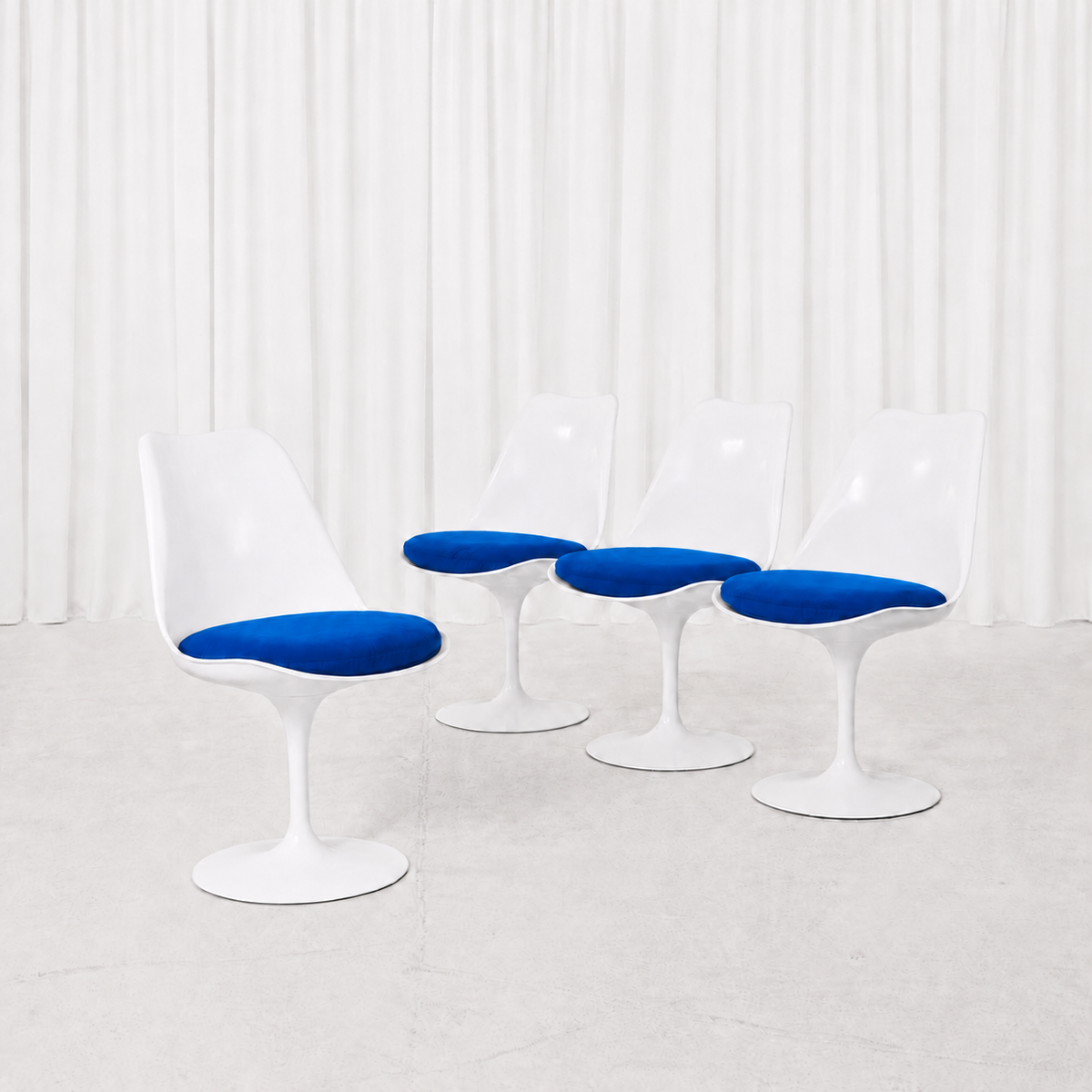 Eero Saarinen Tulip Chair for Knoll in White and Red