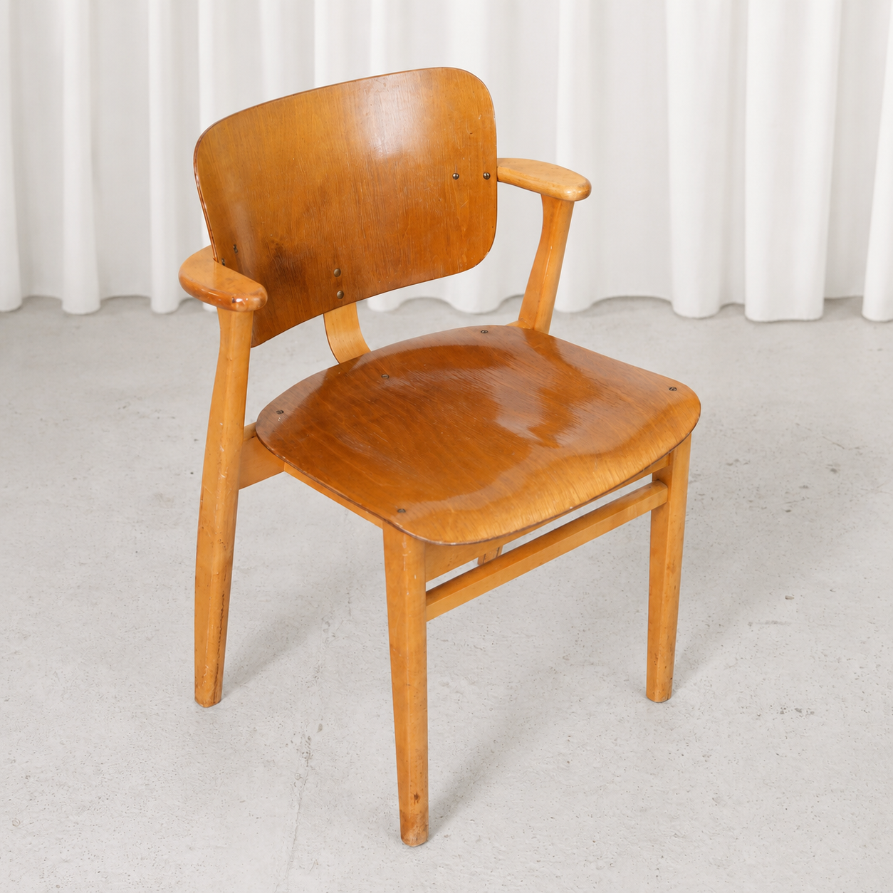 Ilmari Tapiovaara Domus-tuoli, 1950-luku