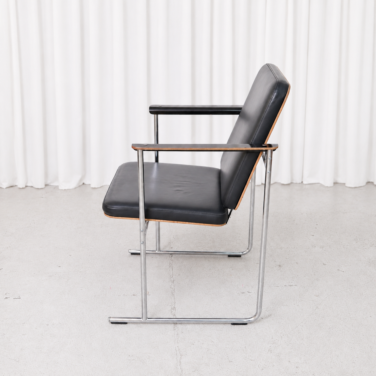 Yrjö Kukkapuro Skaala Armchair in Black Leather