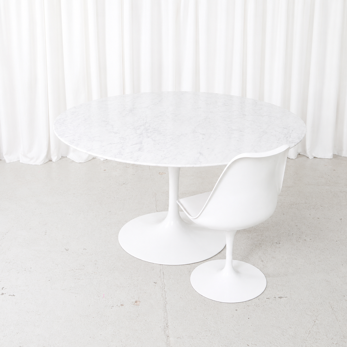 Eero Saarinen Tulip Dining Table by Knoll with White Marble Top