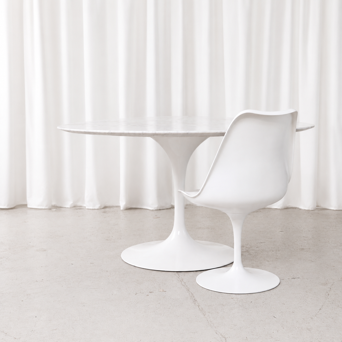 Eero Saarinen Tulip Dining Table by Knoll with White Marble Top