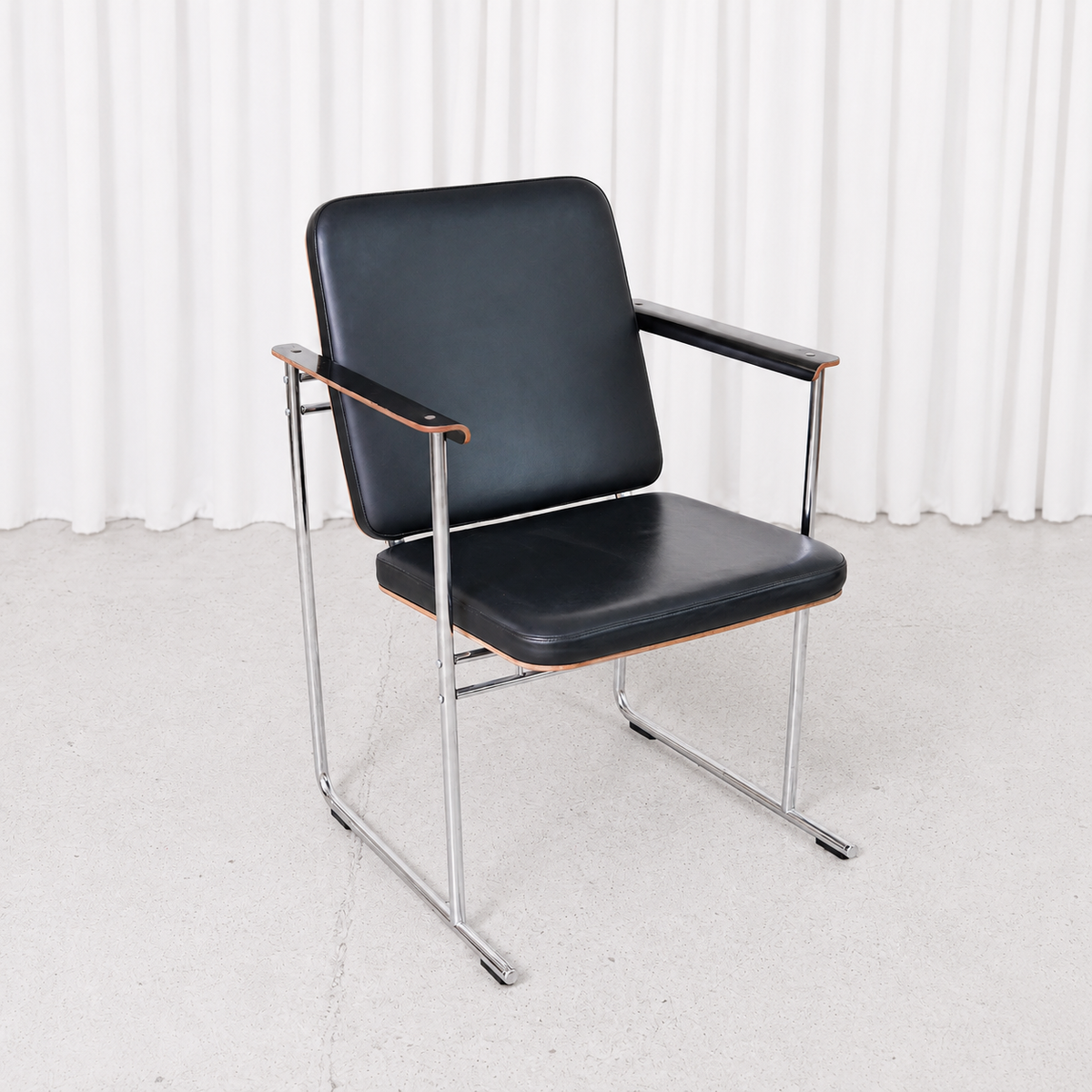 Yrjö Kukkapuro Skaala Armchair in Black Leather
