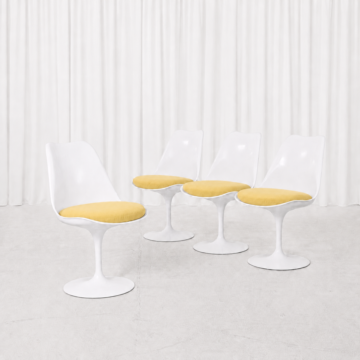 Eero Saarinen Tulip Chair for Knoll in White and Red