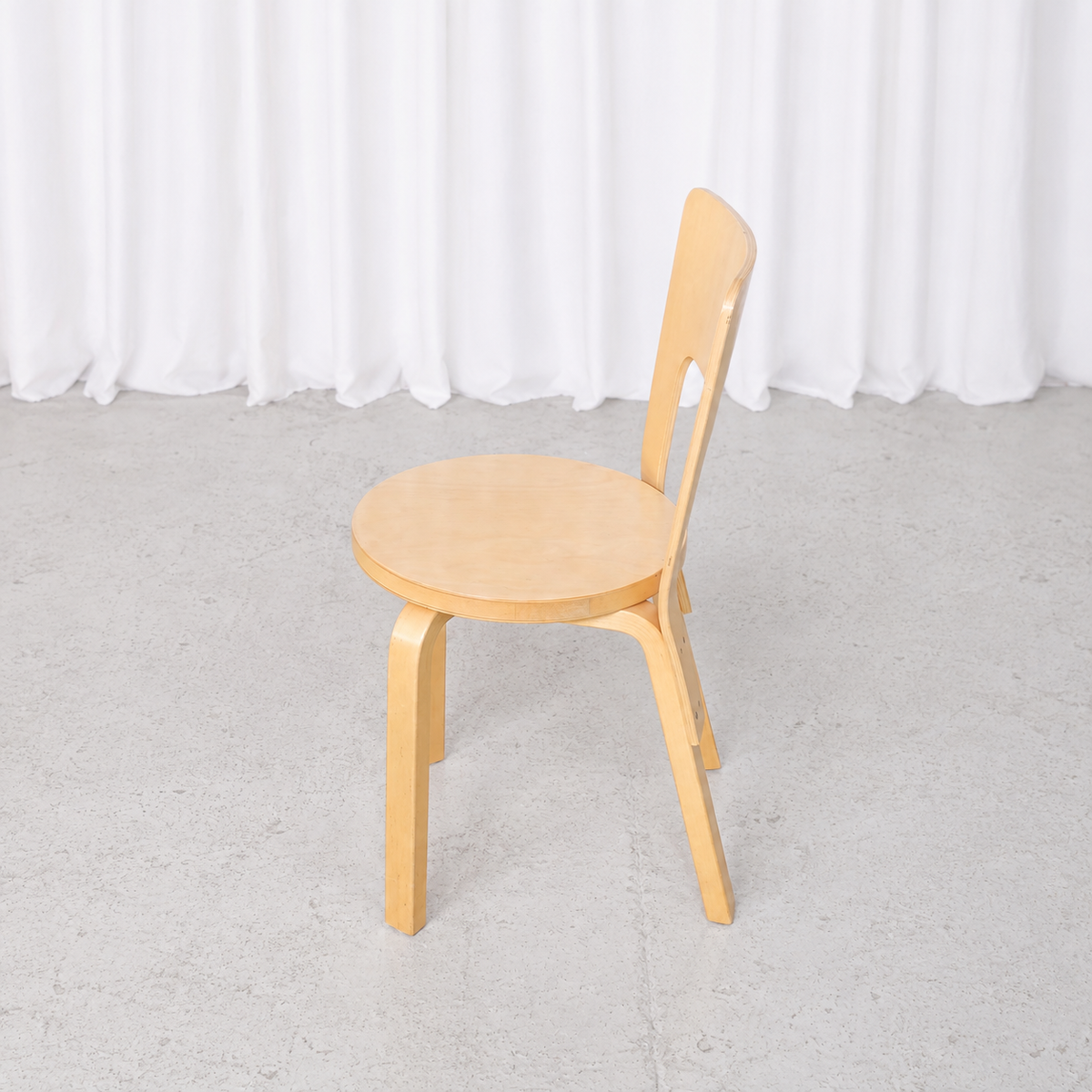 Alvar Aalto 66 -koivutuoli, valmistaja Artek