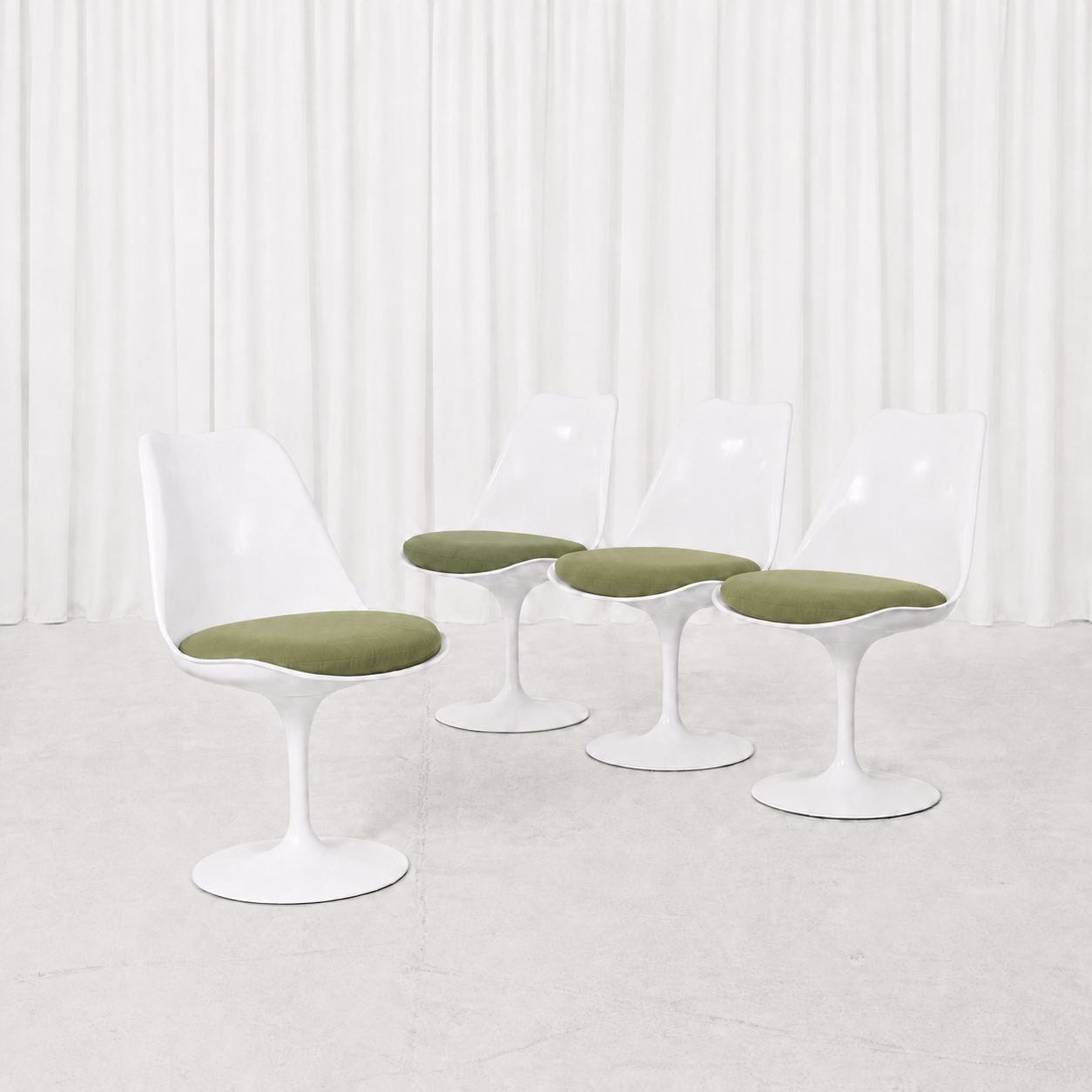 Eero Saarinen Tulip Chair for Knoll in White and Red