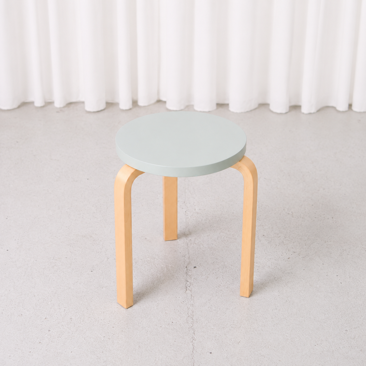 Artek jakkara 60, mintunvihreä 80-vuotisjuhlamalli – Alvar Aalto, 2013