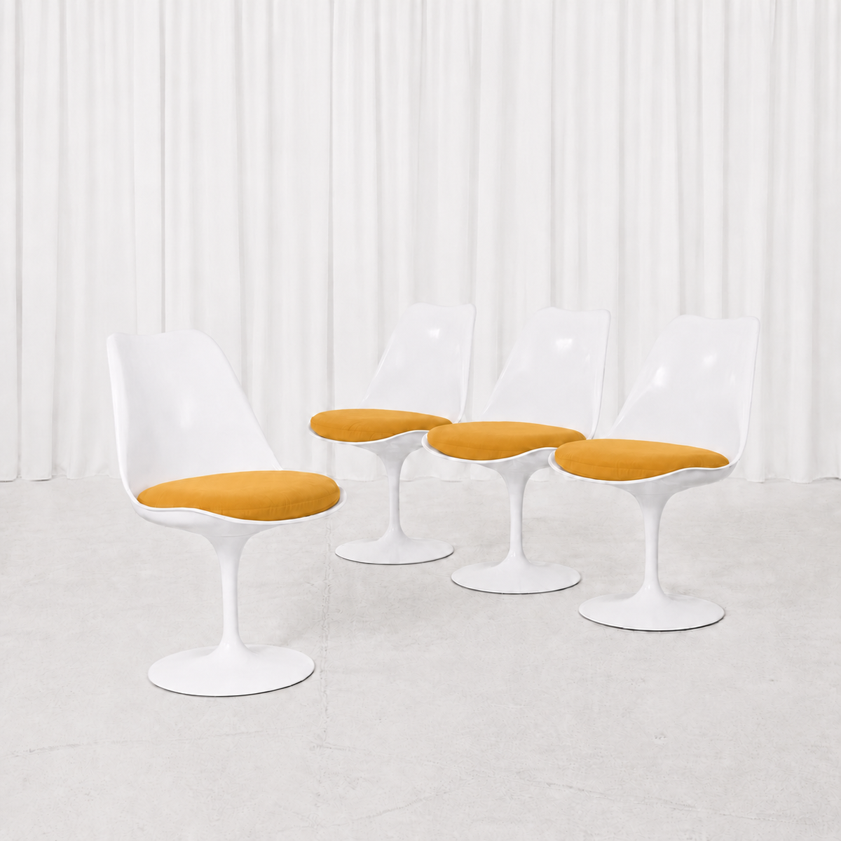 Eero Saarinen Tulip Chair for Knoll in White and Red