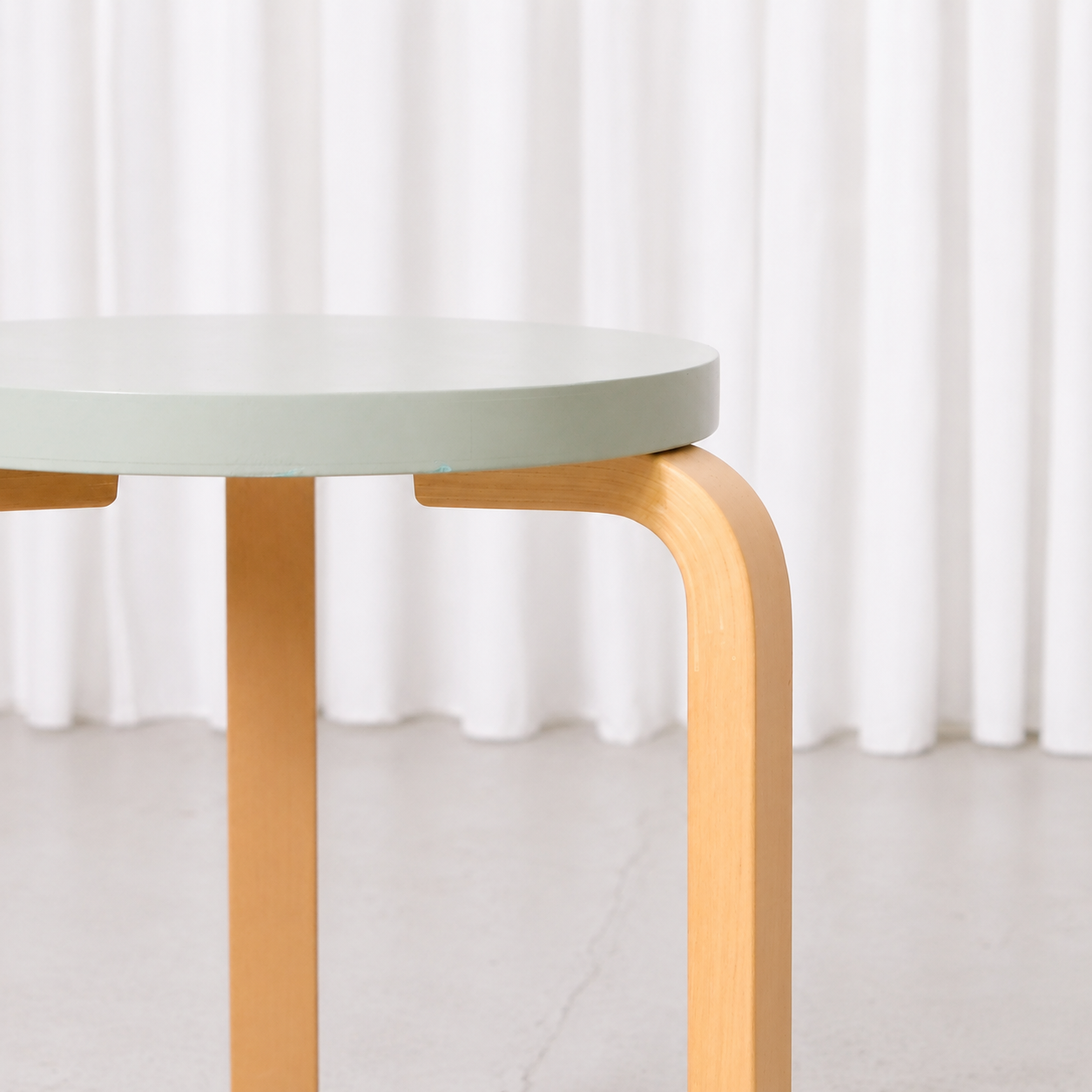 Artek jakkara 60, mintunvihreä 80-vuotisjuhlamalli – Alvar Aalto, 2013