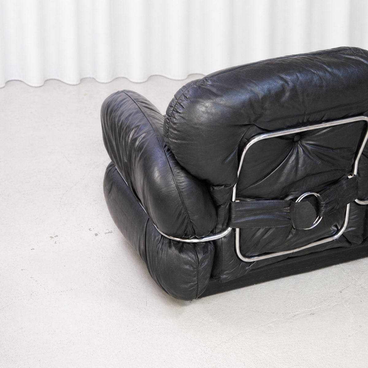 Rear detail of the black leather upholstery and chrome-steel frame of the Isku Hannibal sofa.