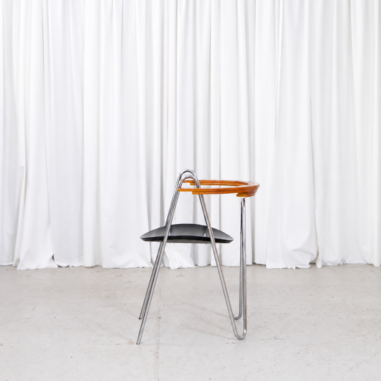 Side view of Pentti Hakala W chair with looped chromed frame