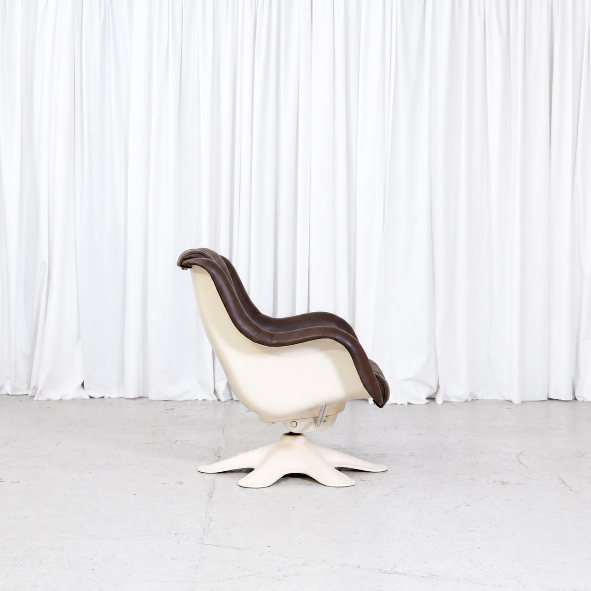 Yrjö Kukkapuro 418 Little Carousel lounge chair, opposite side view