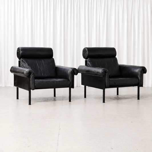 Pair of Yrjö Kukkapuro Ateljee armchairs in black leather with removable headrests