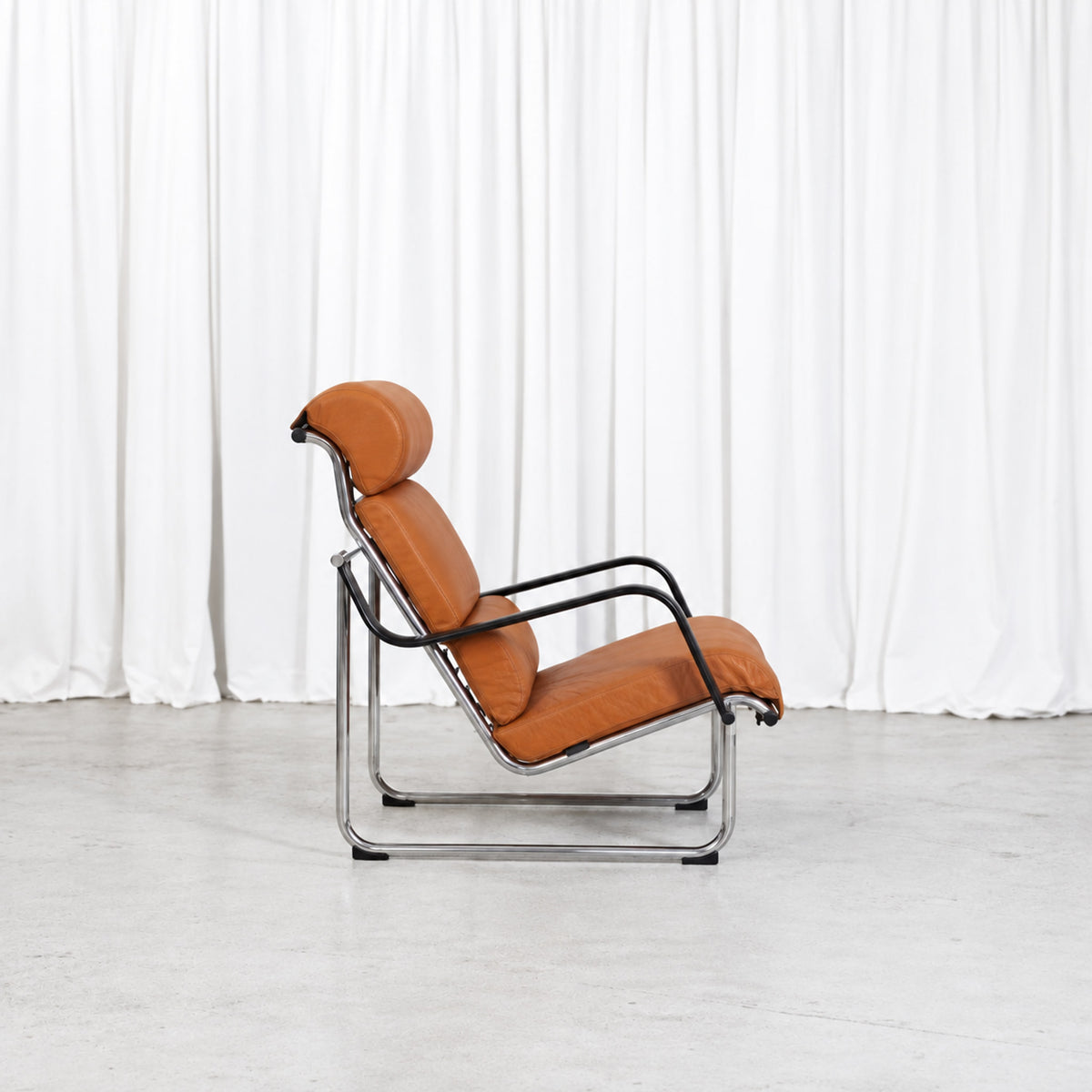 Yrjö Kukkapuro Remmi lounge chair in cognac leather, side view